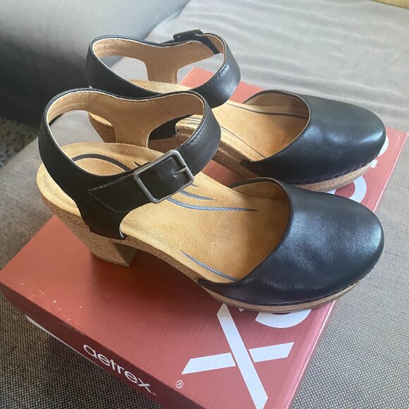 Aetrex Finley Closed Toe Heel - Picture 2 of 12